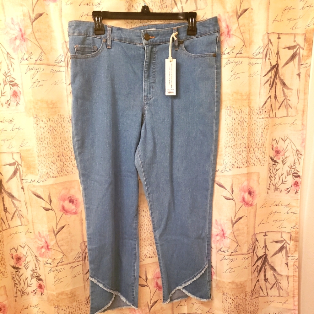Code Bleu size 14 p color medium denim scallop cross over bottom of jeans